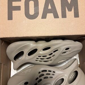 Yeezy Foam Slip-On Sandals - Gray